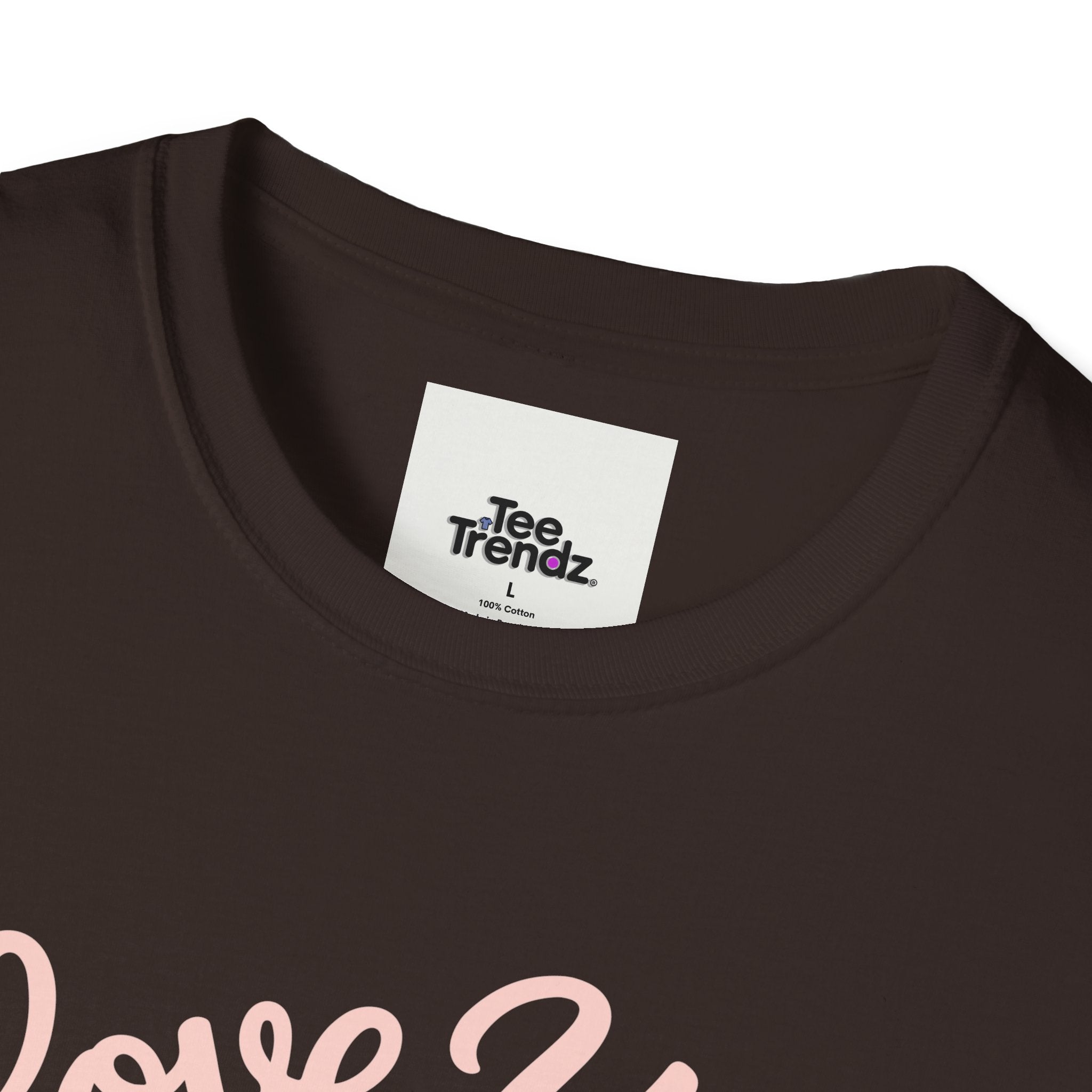 Love You Cute Character T-Shirt — Retro Pink Heart Cartoon Graphic Tee for Valentine’s Day