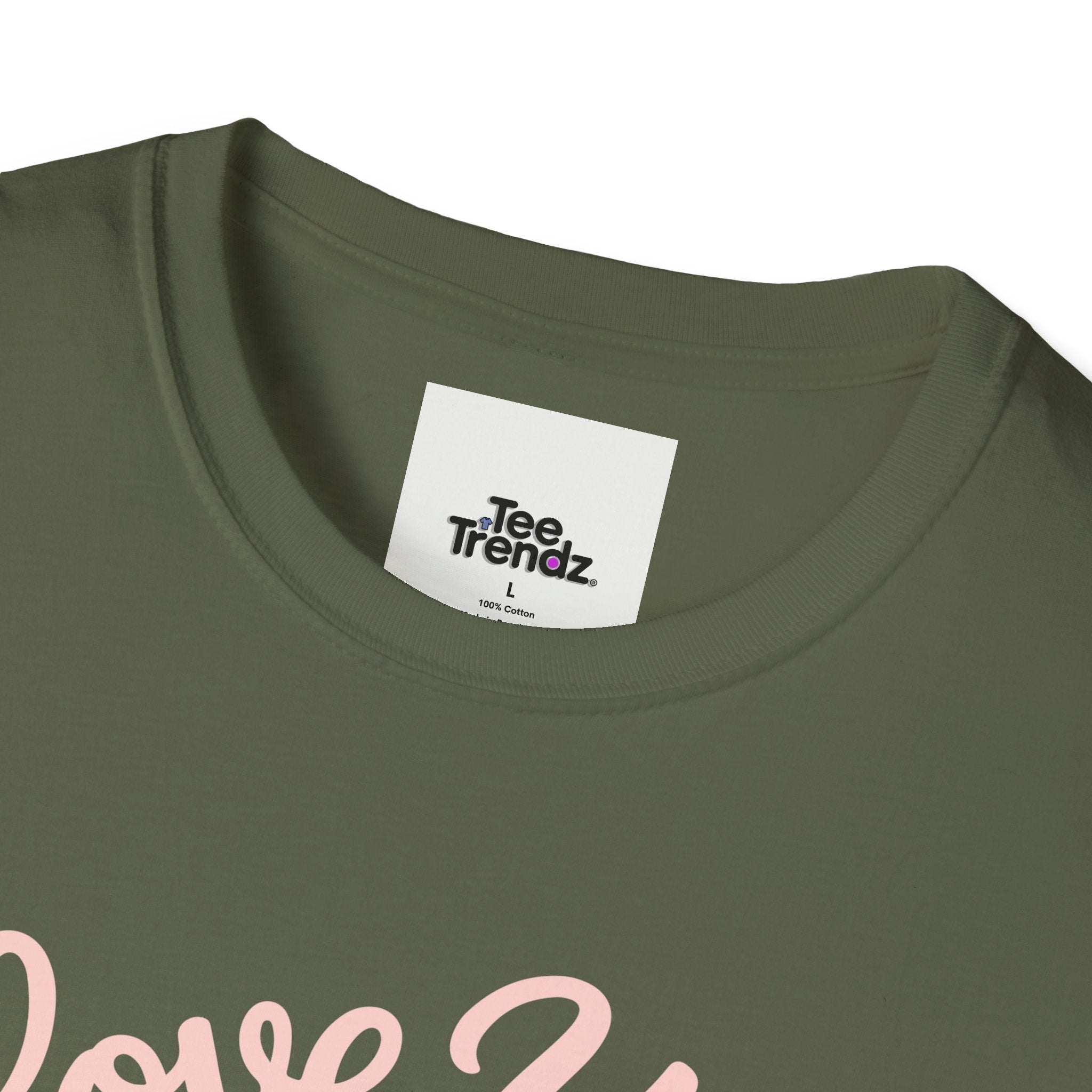 Love You Cute Character T-Shirt — Retro Pink Heart Cartoon Graphic Tee for Valentine’s Day
